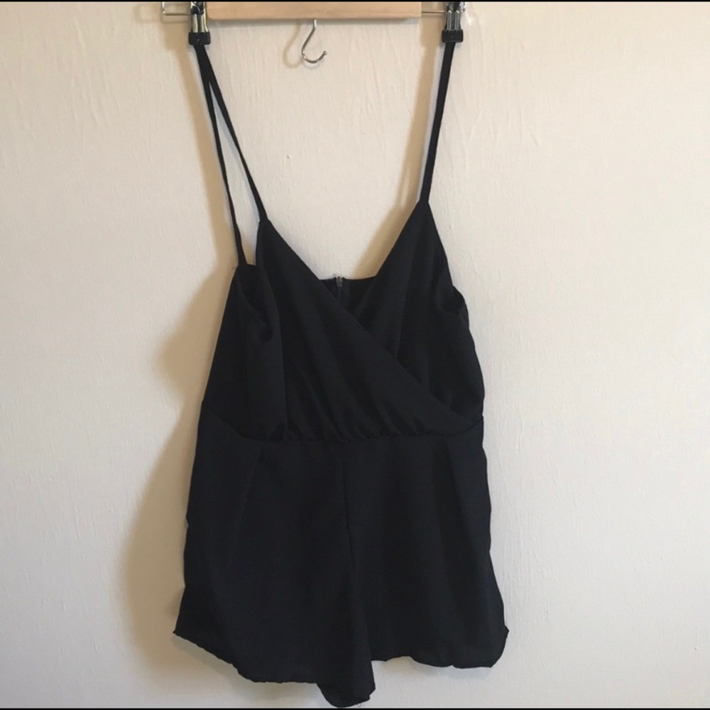 🌹 STAPLE BLACK SHORT ROMPER 🌹 - Picture 3 of 3